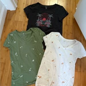 Gap floral & Roxy Black Graphic T-Shirt